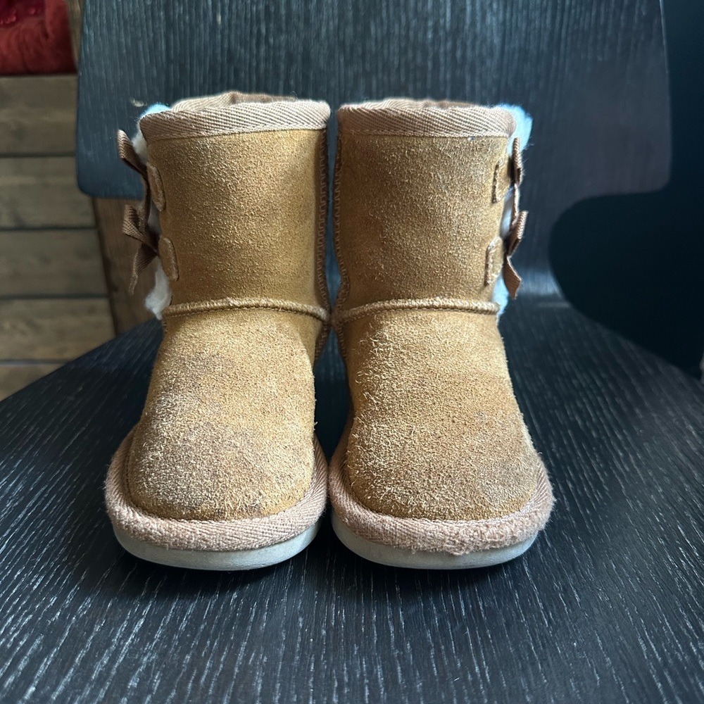 Koolaburra Cream Fleece Lined Footwear
